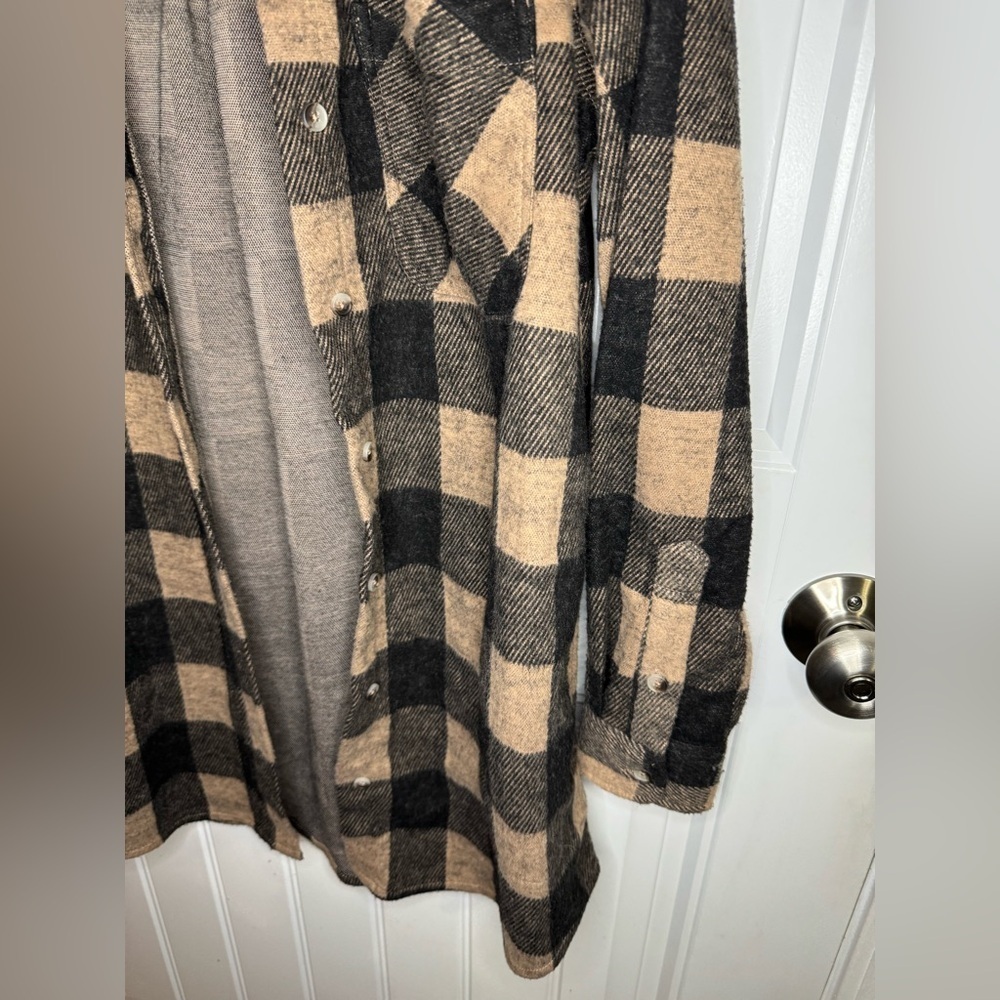 Beachlunchlounge Black and Tan Tyler Flannel Tunic Shirt - Picture 8 of 8